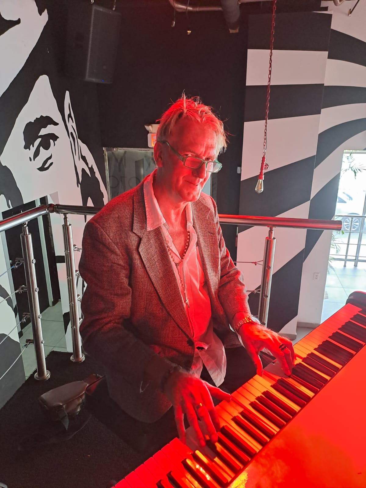 Jonn Reyna - Pianist