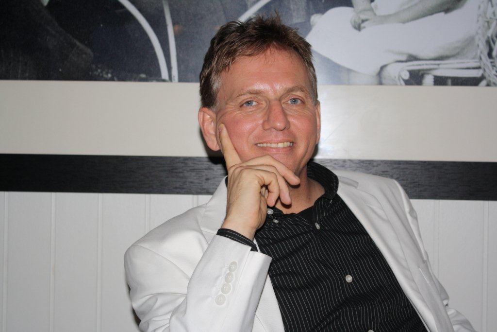 Fred de Jong - Stable Presence